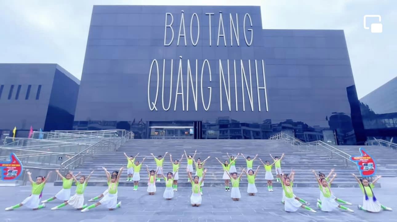 Liên đội Tiểu học Cao Thắng đã xuất sắc đạt giải ba cấp Tỉnh trong cuộc thi Sân chơi đồng diễn Flashmob “ ở bảng Tiểu học