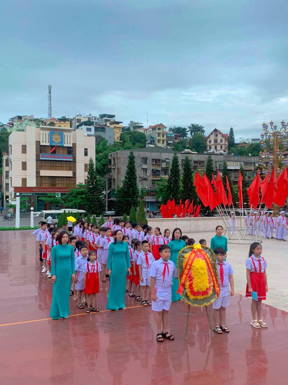 Lễ dâng hương tưởng niệm các anh hùng liệt sĩ