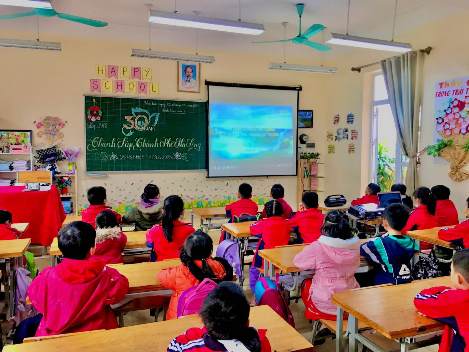 Tổ chức tuyên truyền 30 năm lịch sử hào hùng thành phố Hạ Long